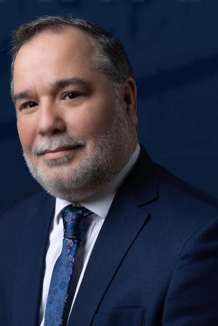 Retrato de Ricardo Costa Pinto, advogado inscrito na OAB/PE 17.800